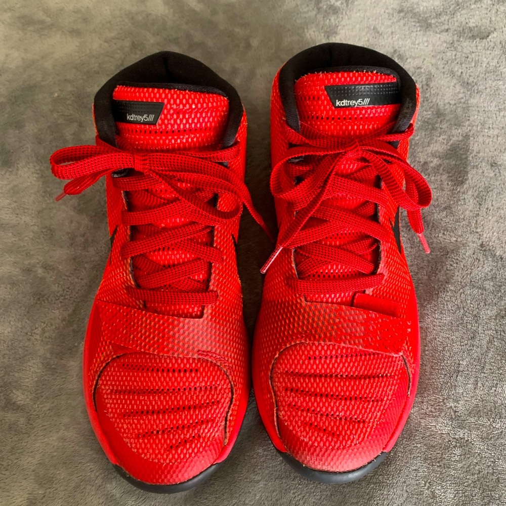 Kids Nike KD Trey 5 Red high top Sz 6Y
